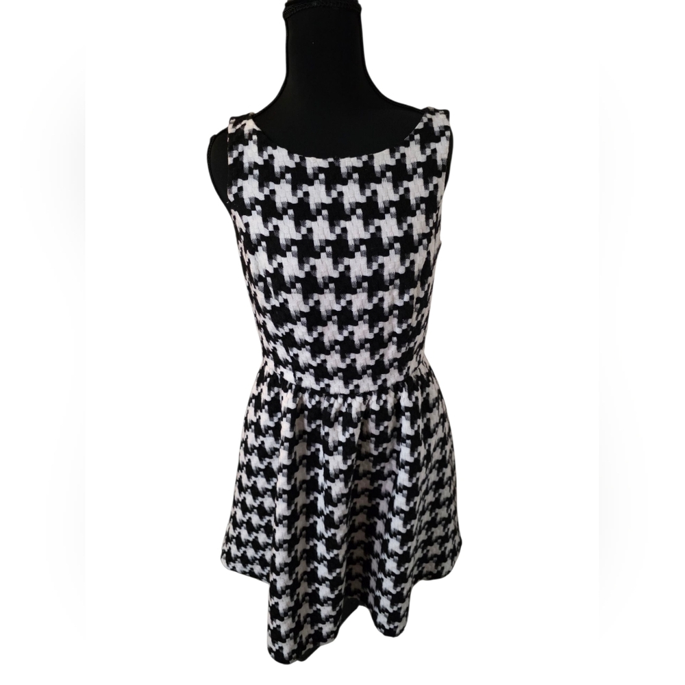 Jessica Simpson Black and White Houndstooth Garment